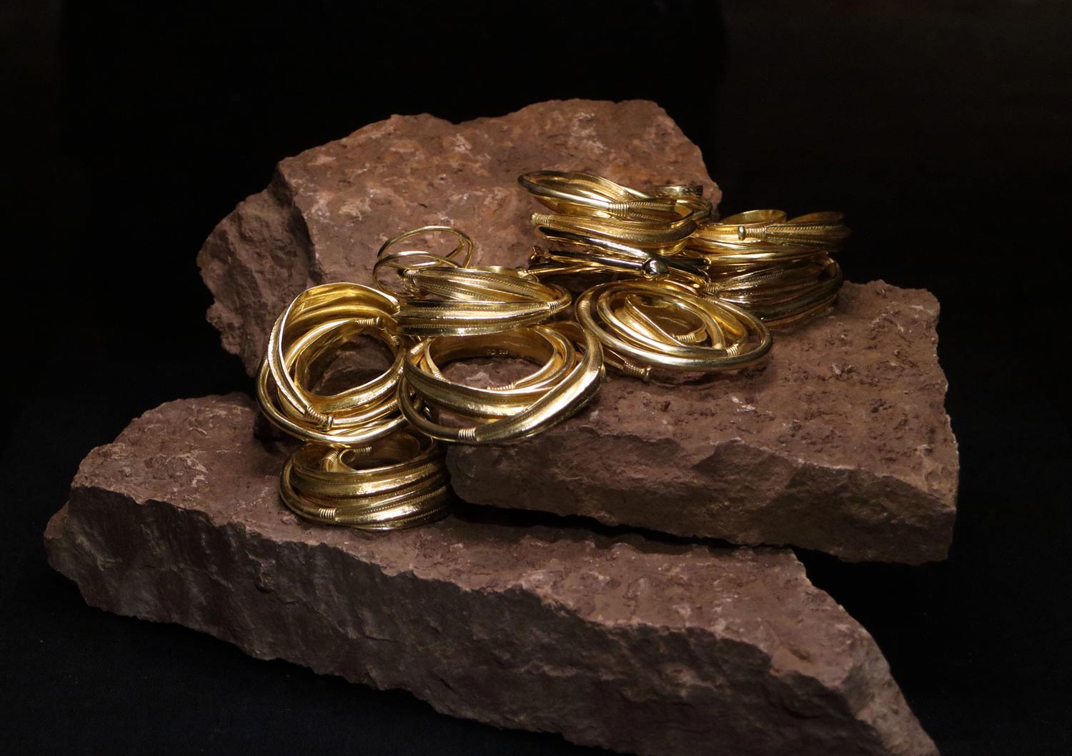 Kopia av guldringar vid Skedemosse museum